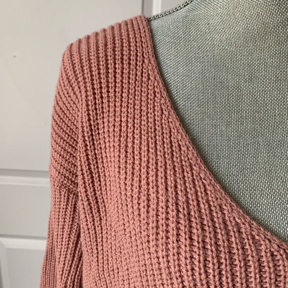 Boohoo Cropped V Neck Sweater - Picture 5 of 5